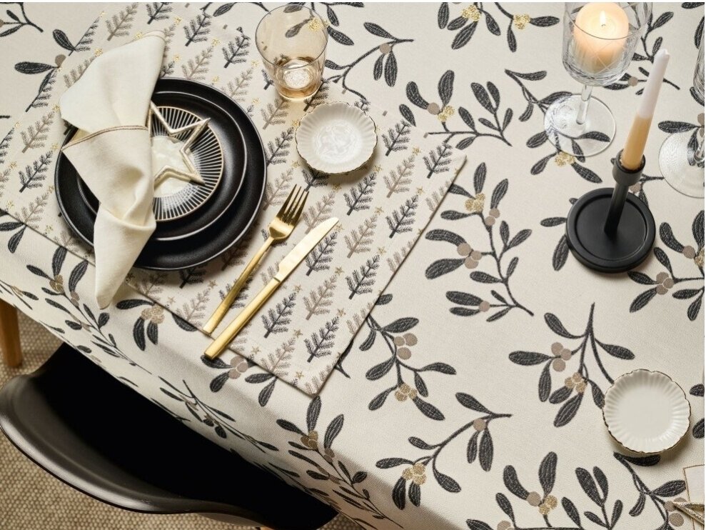 Christmas table runner MISTLETOE 1