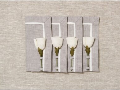 Set of napkins "4 white roses"