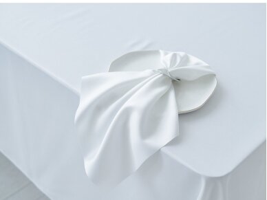 White, round tablecloth SATEN 5