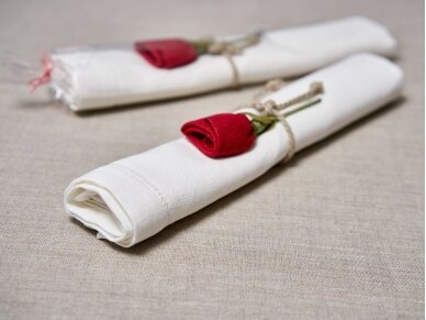Takelis mereškuotas balto lino „Rožė“ 1