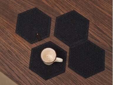 Felt placemat STELLE, hexagon shaped, black colored